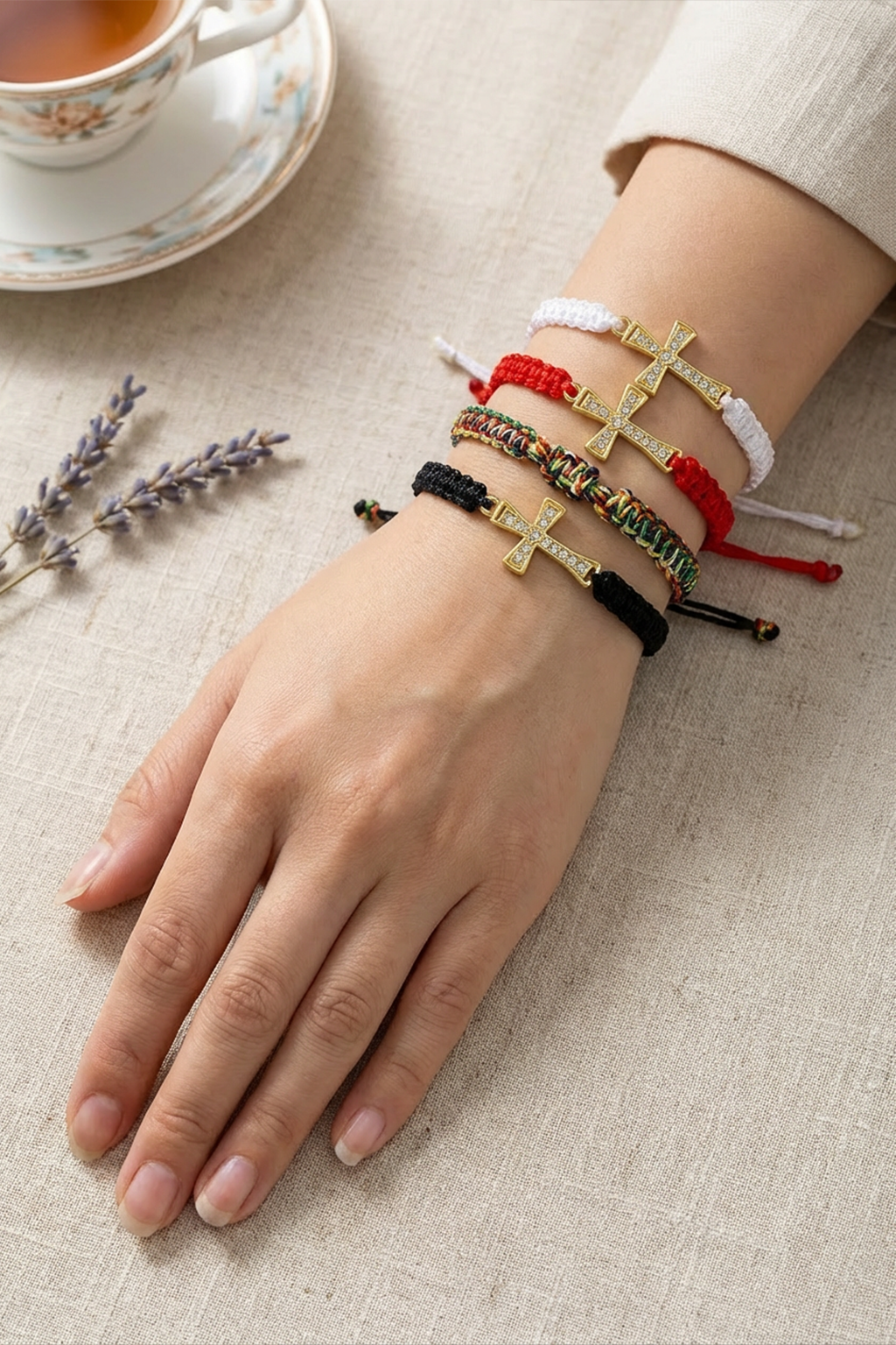 pulsera cordón cruz