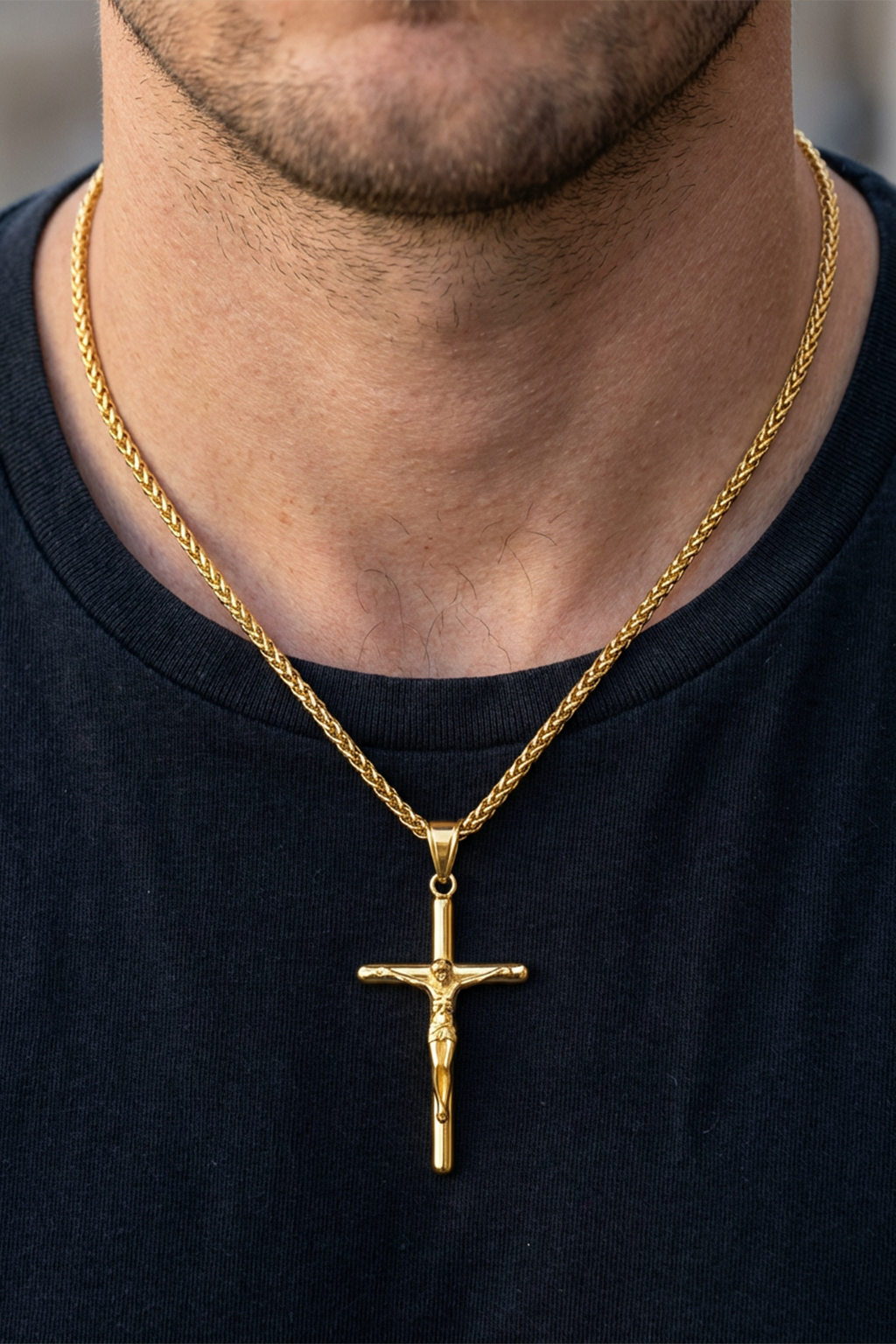 Collana con ciondolo crocifisso