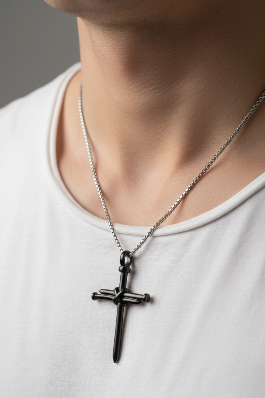 Collier Croix Homme - Modèle Clous Noir